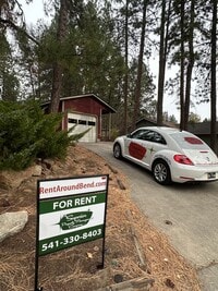 Building Photo - Three bedroom Westside home near OSU Cascades!