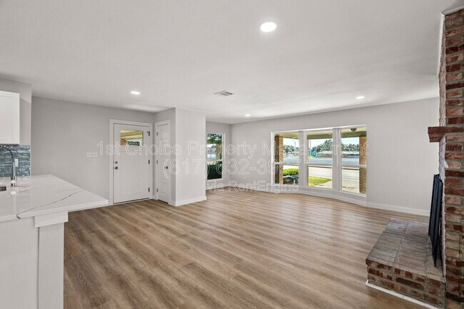 Building Photo - 4304 SW Loop 820