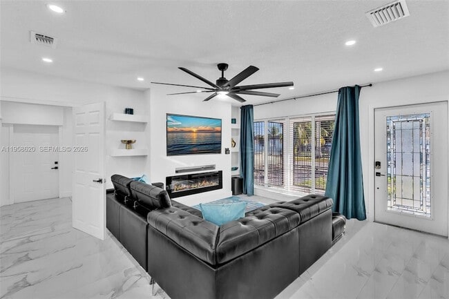 Building Photo - 560 Perviz Ave