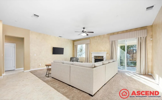 Building Photo - 5 Bedroom | 3 Bathroom House — Bakersfield (93314)