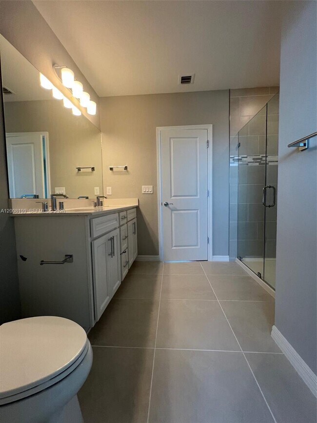 Building Photo - 12222 SW Myrtle Oak Dr