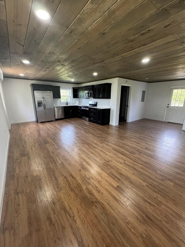 Building Photo - 1885 Everett Rd