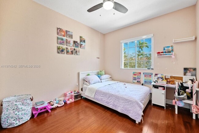 Building Photo - 930 SW 147th Ct