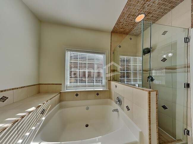 Building Photo - 2003 Monaco Ct