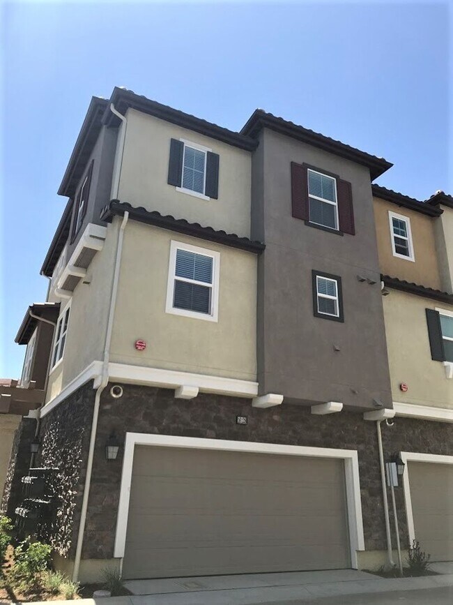 Building Photo - 16128 Sereno Ln