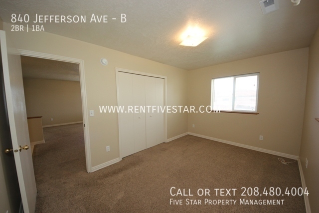 Building Photo - Charming 2 Bedroom 1 Bathroom Upstairs Apa...