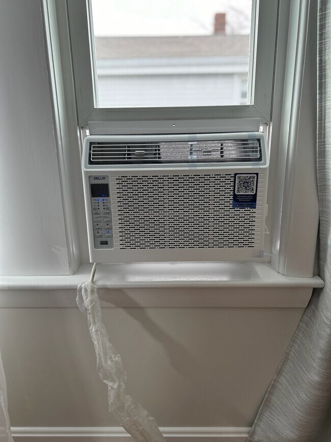 Building Photo - 16 Lewis Ave