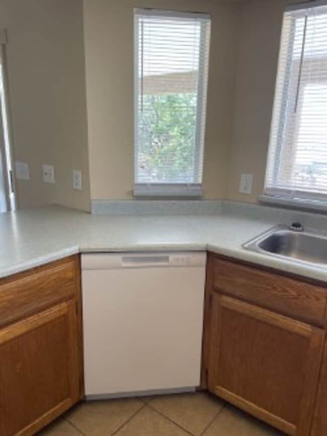 Building Photo - 3639 Tarpon Dr