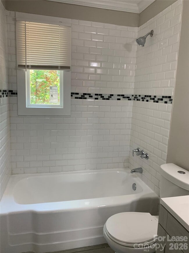 Building Photo - 2717 Columbus Cir