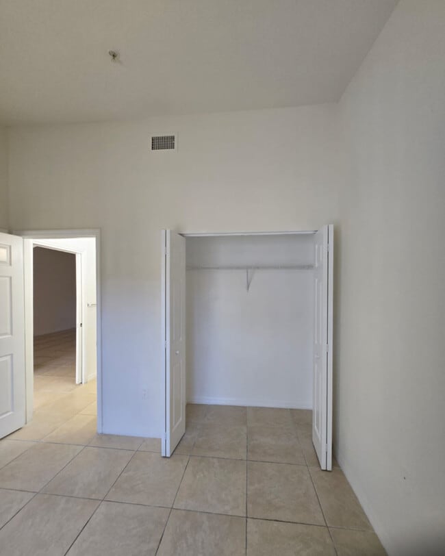 Building Photo - 3868 SW 48th Ave