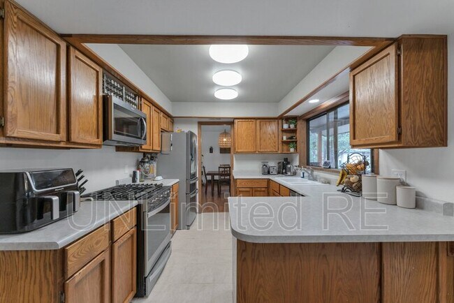 Building Photo - 4236 E Broken Rock Loop