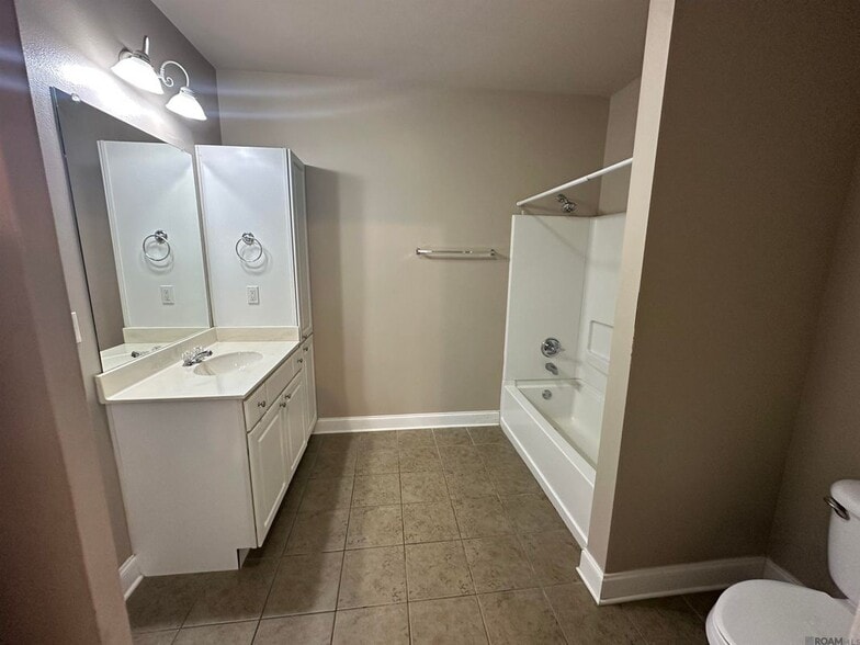 Building Photo - 900 Dean Lee Dr