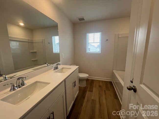 Building Photo - 1281 30th St Ln NE