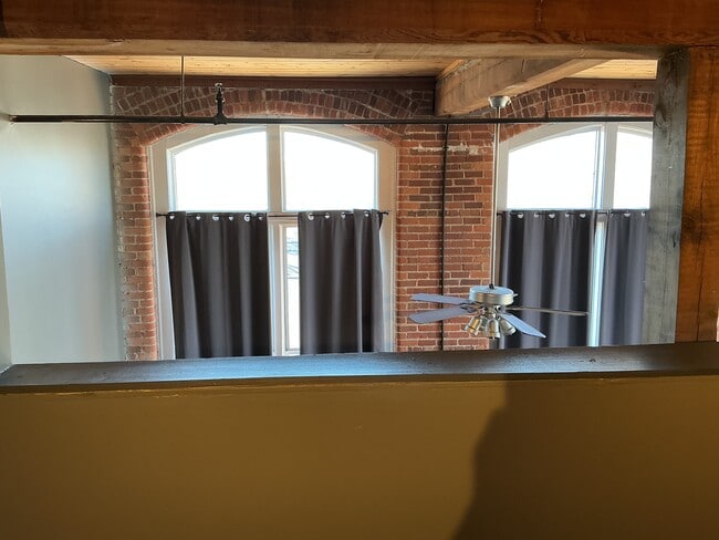 Building Photo - 201 S Hoskins Rd