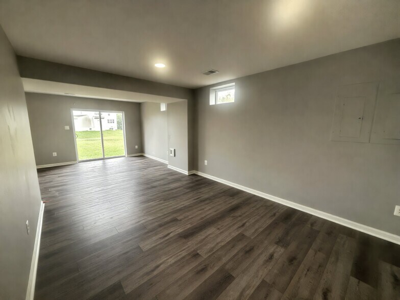 walk out exit - 15024 Burgandine Ave