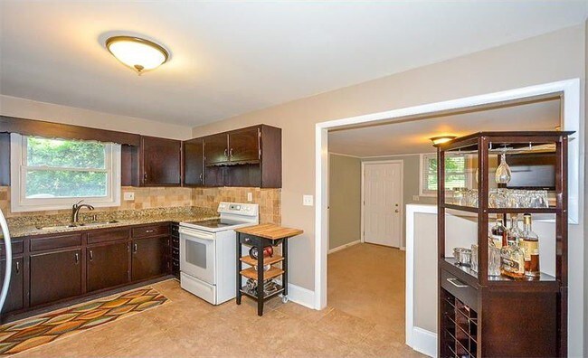 Building Photo - 2563 Dering Ct NE