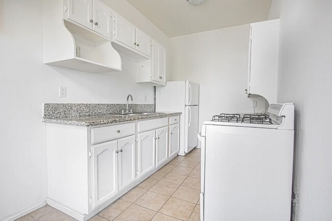 Primary Photo - 1405 S Berendo St