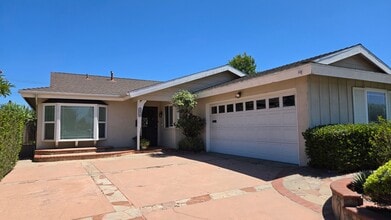 Building Photo - Single Level 4 Bedroom 2 Bath Home in Seal...