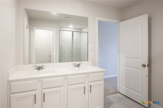 Building Photo - 2125 Silver Maple
