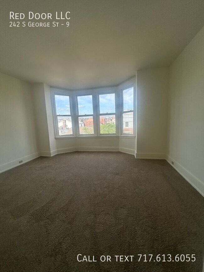 Building Photo - 242 S George St