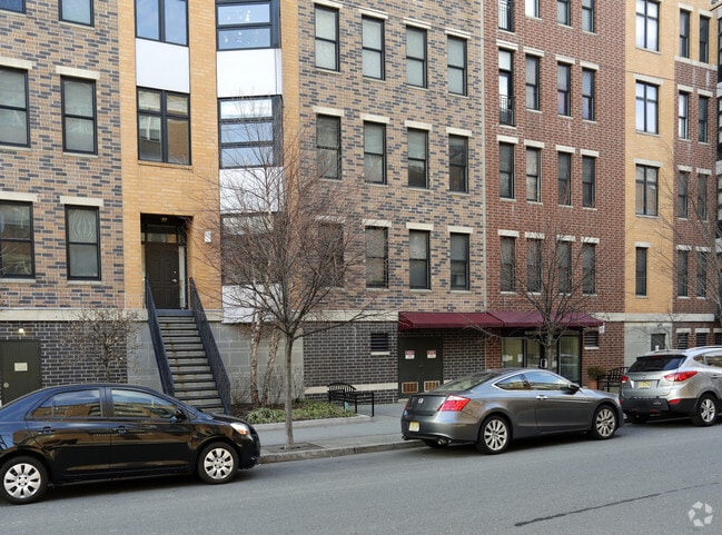 Building Photo - 1118 Adams St