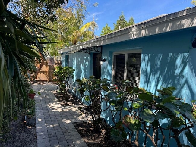 Building Photo - 920 N L St