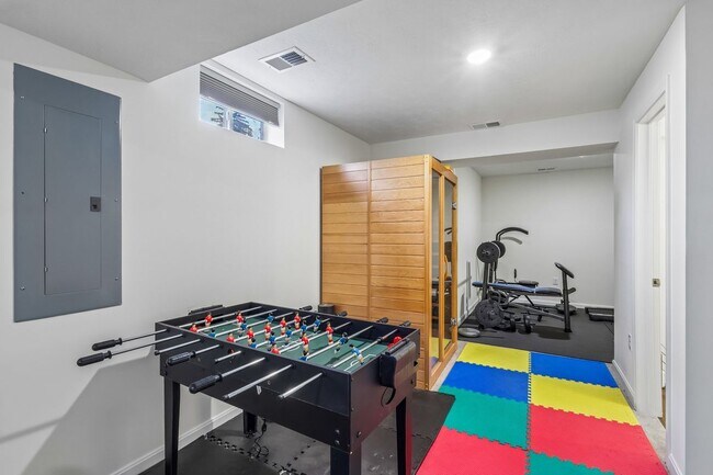 Building Photo - 1105 Deerfield Dr