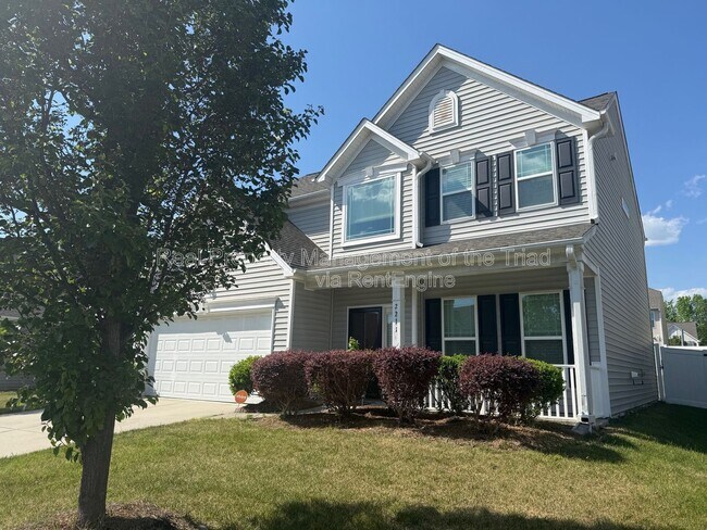 Building Photo - 2211 Talon Dr