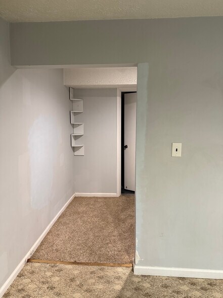 Building Photo - 7028 Palamar Turn