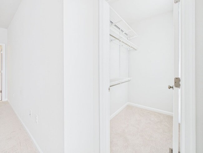 Building Photo - 640 Brookwood Glen Terrace