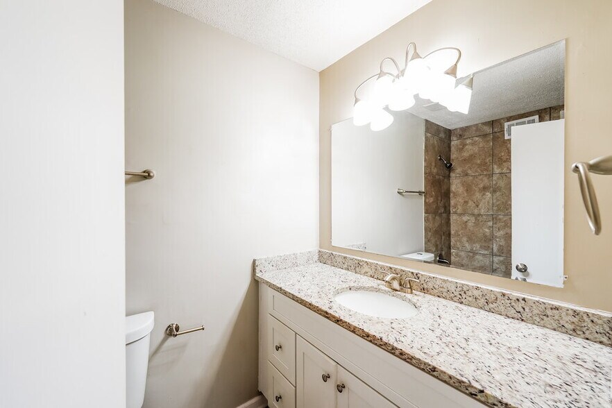 Building Photo - 1760 Sonia Dr