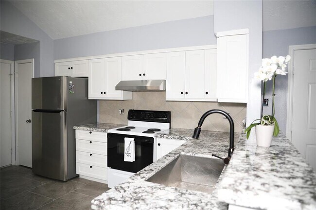 Building Photo - 17427 Lobo Trail