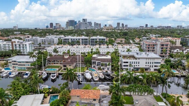 Building Photo - 70 Isle of Venice Dr