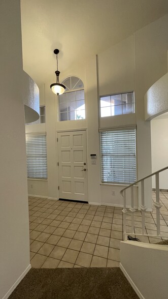 Building Photo - 645 E Champlain Dr