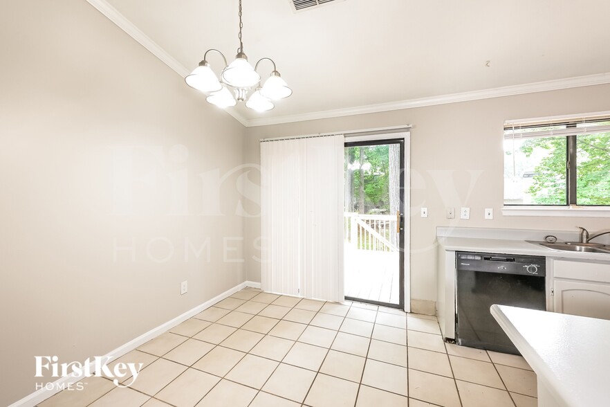 Building Photo - 652 Sunfield Dr NW