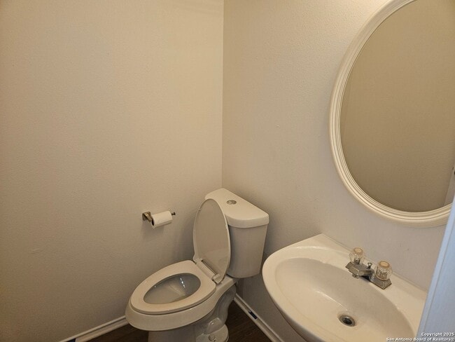 Building Photo - Gated Community Near Medical Center