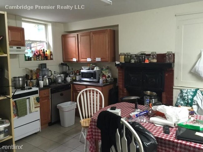 Building Photo - 42 Pearl St