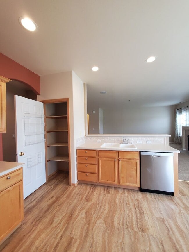 Building Photo - 1506 Desert Springs Ave