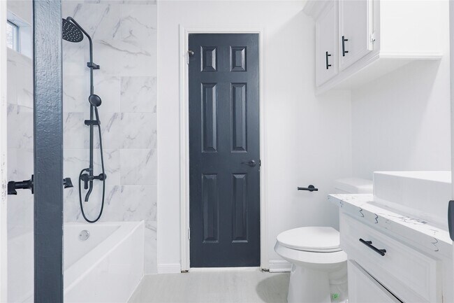 Building Photo - 17527 Sandy Cliffs Dr