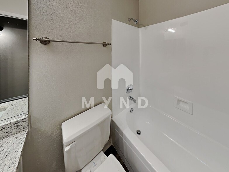 Building Photo - 8027 W Laurel Ln