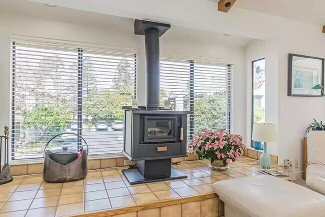 Building Photo - 861 Lake Terrace Cir