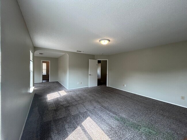Building Photo - 407 Bluegrass Creek