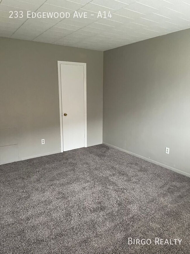 Building Photo - 2 Bedroom Apartment in Pittsburgh! Great L...