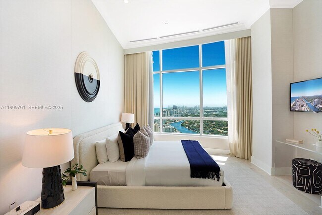 Building Photo - 4401 Collins Ave