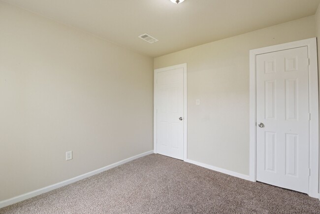 Building Photo - 303 Gans St
