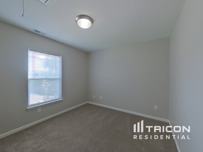 Building Photo - 345 Hunslet Cir