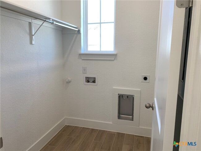 Building Photo - 1048 Easy Gruene