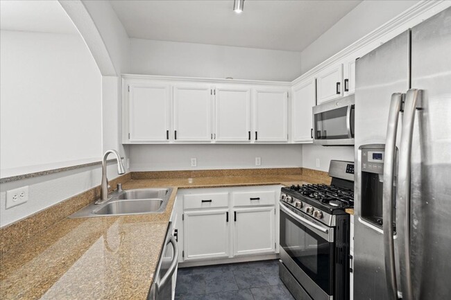 Building Photo - New Paint- 1 Bd Retreat, Community Pool, S...