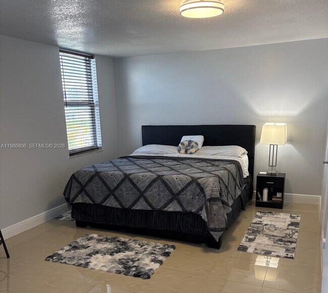 Building Photo - 427 Golden Isles Dr