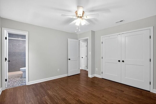 Building Photo - 43215 Riverside Dr